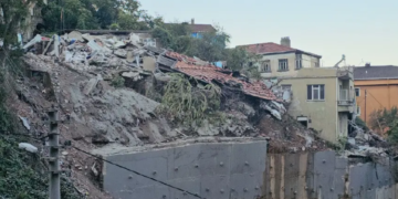 Zonguldak’ta Yan Bina Yıkılırken 3 Katlı Ev Çöktü: 1 Ölü, 1 Yaralı!